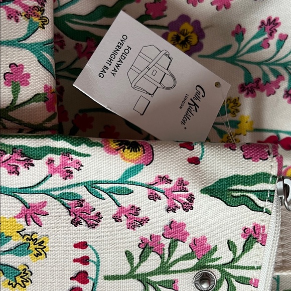 New Cath Kidston Cream Floral Foldaway Overnight Tote Bag - Picture 2 of 5